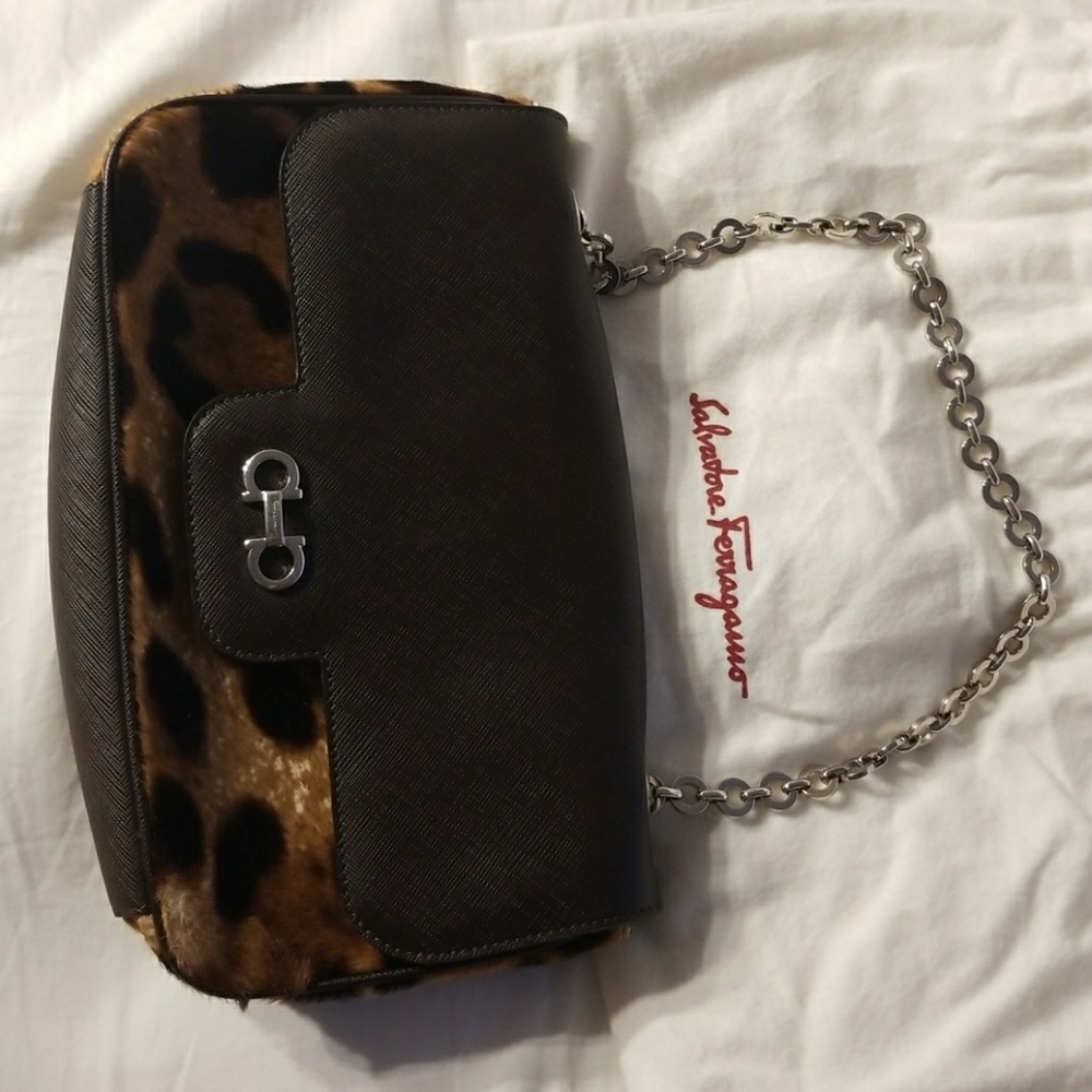 salvatore ferragamo chain shoulder bag